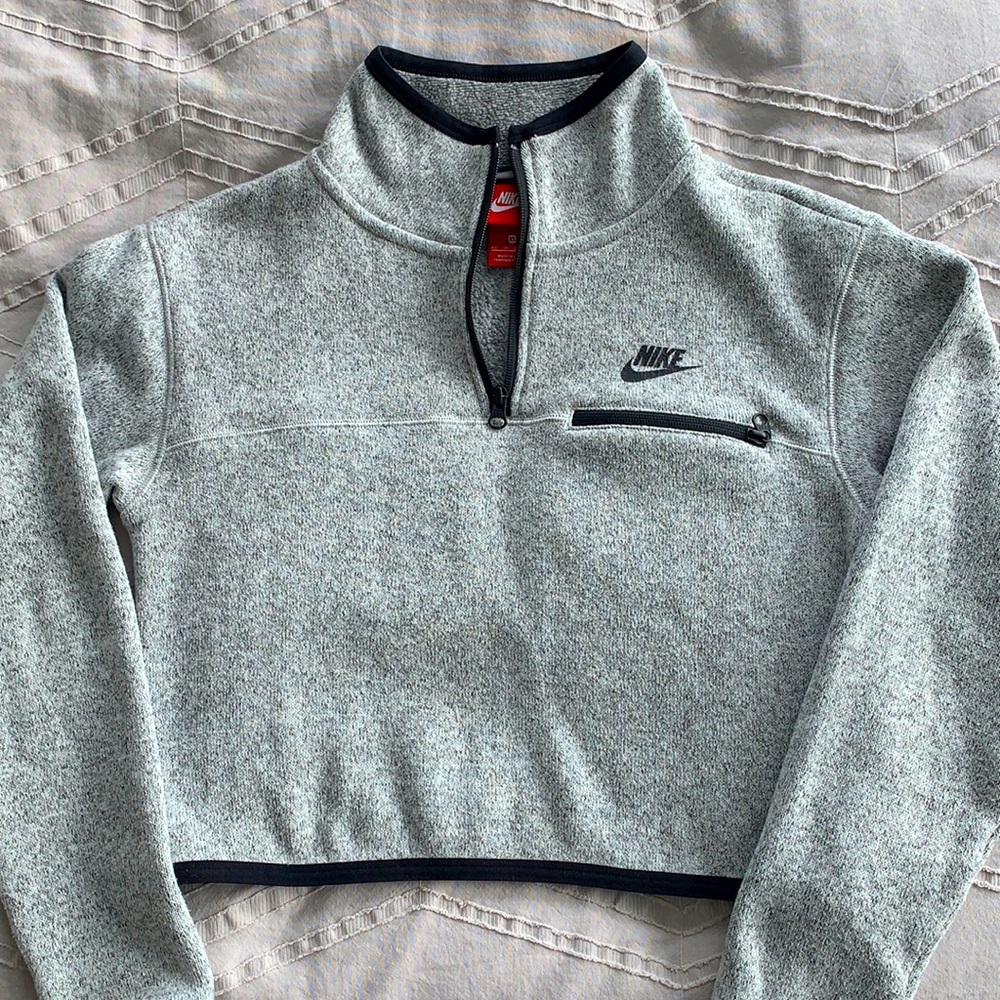 Cropped Nike sweater